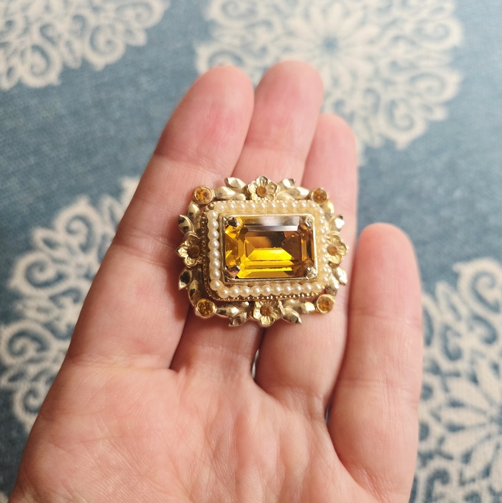 Vintage Gold Orange Gemstone Pearl Lapel Brooch Pin
